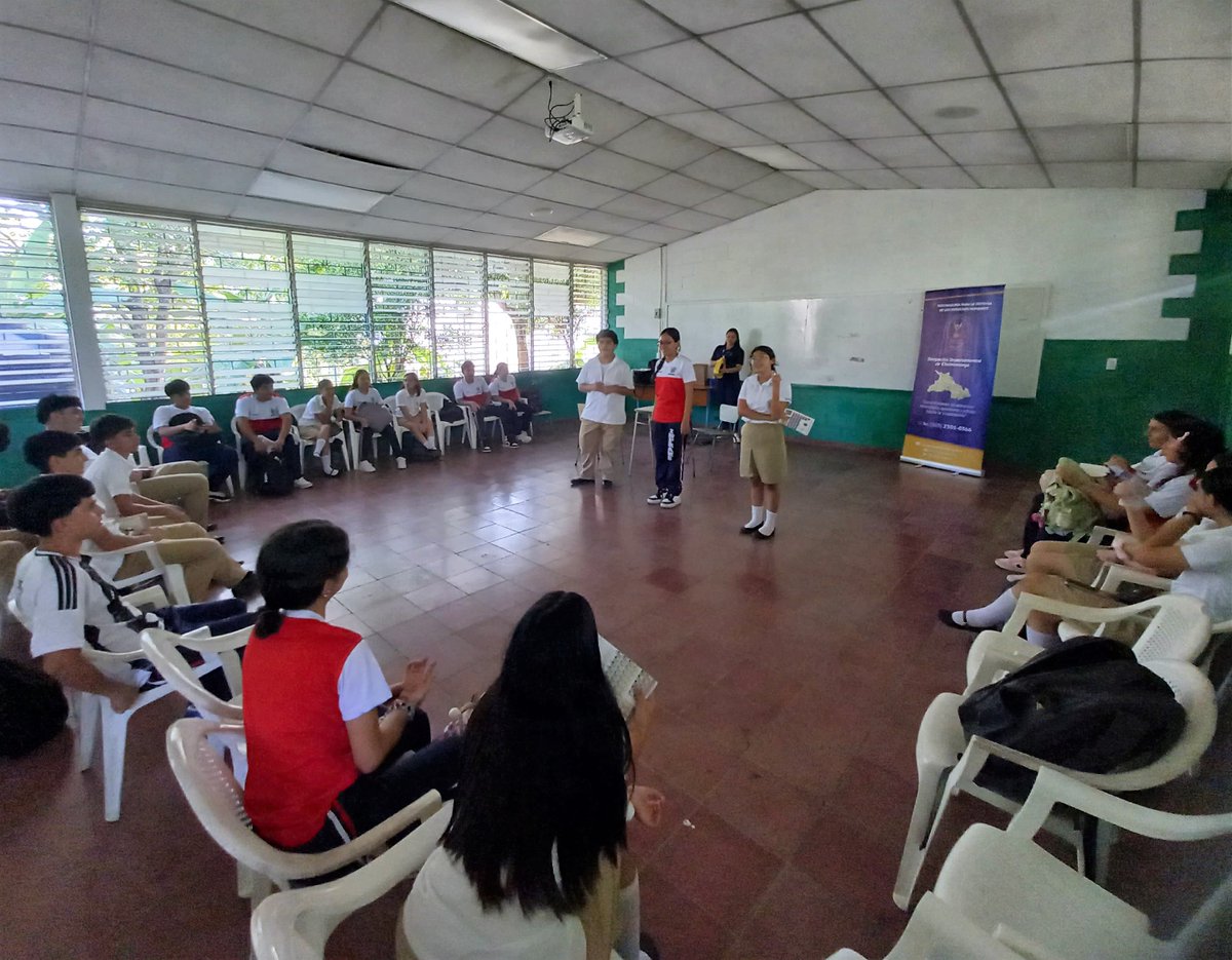 PDDH El Salvador (@pddhelsalvador) on Twitter photo Cumpliendo con el Mandato Constitucional de la #ProcuradoraDDHH <a href="/RaqueldeGuevara/">Raquel de Guevara</a>, personal #PDDHChalatenango desarrolló una jornada educativa en Derechos Humanos y Seguridad en Plataformas Digitales, para estudiantes del Instituto Nacional Dr. Francisco Martínez Suárez. Cumpliendo con el Mandato Constitucional de la #ProcuradoraDDHH <a href="/RaqueldeGuevara/">Raquel de Guevara</a>, personal #PDDHChalatenango desarrolló una jornada educativa en Derechos Humanos y Seguridad en Plataformas Digitales, para estudiantes del Instituto Nacional Dr. Francisco Martínez Suárez.