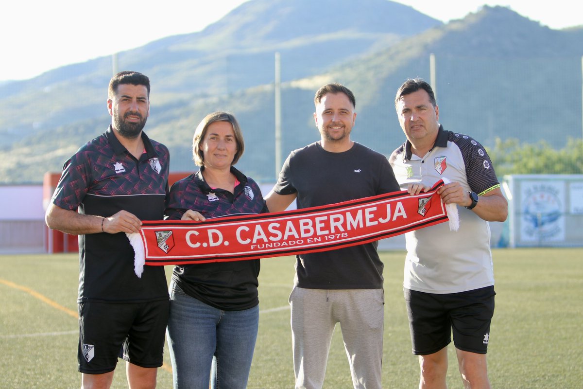 📢 𝑪𝑼𝑬𝑹𝑷𝑶 𝑻𝑬𝑪𝑵𝑰𝑪𝑶 | ✅

✍🏽 ¡La mano derecha y hombre de confianza del nuevo míster es Alberto Martínez! 🏠

👣 ¡Amplio conocimiento para hacer las veces de preparador físico y segundo entrenador! ⚡

🫂 ¡Bienvenido, Alberto! 🍀