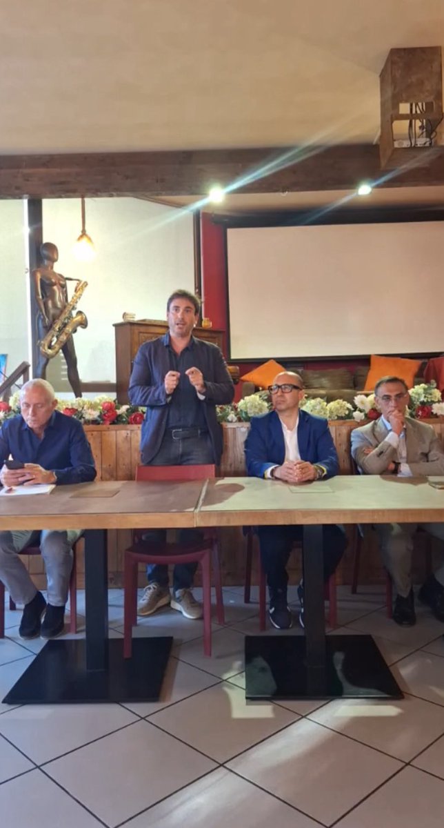 delmastrosimone's tweet photo. Questo pomeriggio ho partecipato molto volentieri al convegno a Frascati, organizzato dalla redazione di Argomenti.
Mai come in questo momento è necessario #farerete concretamente sui territori per progettare il futuro guardando ai giorni a venire con grande fiducia. https://t.co/jpuLc0mhBf