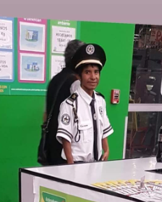 <a href="/lacomadritaof_/">La Comadrita</a> -el de seguridad: