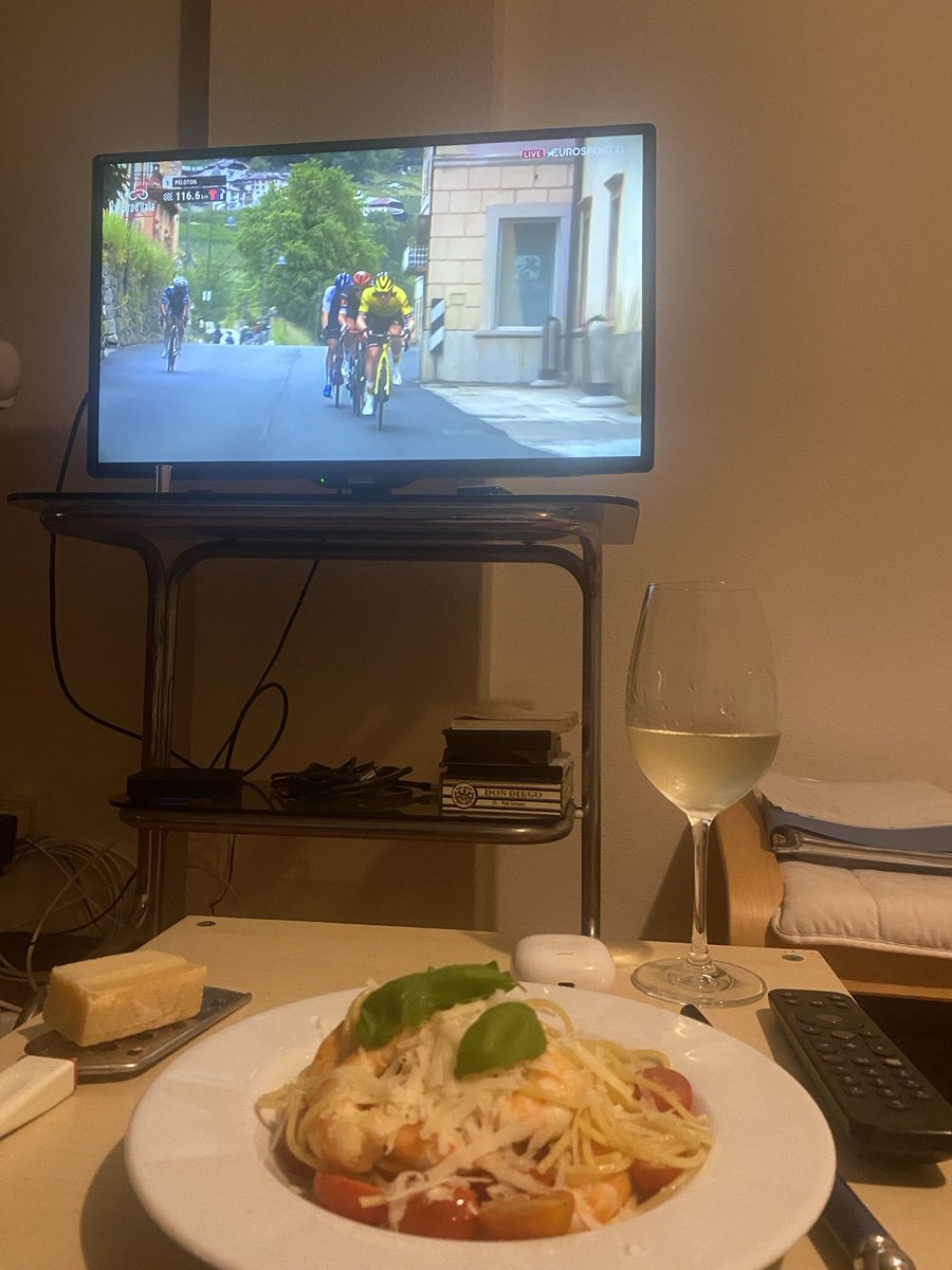 Sergio Loureiro (@amcsergio) on Twitter photo Happiness is watching #GirodItalia <a href="/giroditalia/">Giro d'Italia</a> while having a spaguetti scampi i pomodoro pepperonchino for dinner 🥰 Happiness is watching #GirodItalia <a href="/giroditalia/">Giro d'Italia</a> while having a spaguetti scampi i pomodoro pepperonchino for dinner 🥰