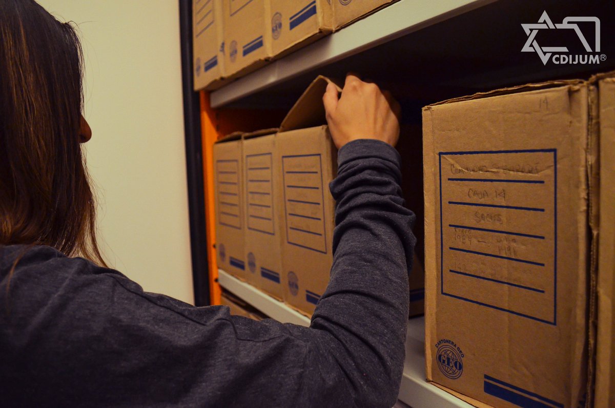 La dedicación constante de nuestro equipo tiene como resultado que nuestro acervo se mantenga en condiciones óptimas en todo momento, siempre disponible para todas y todos los interesados en develar la historia de los judíos en México. 💙