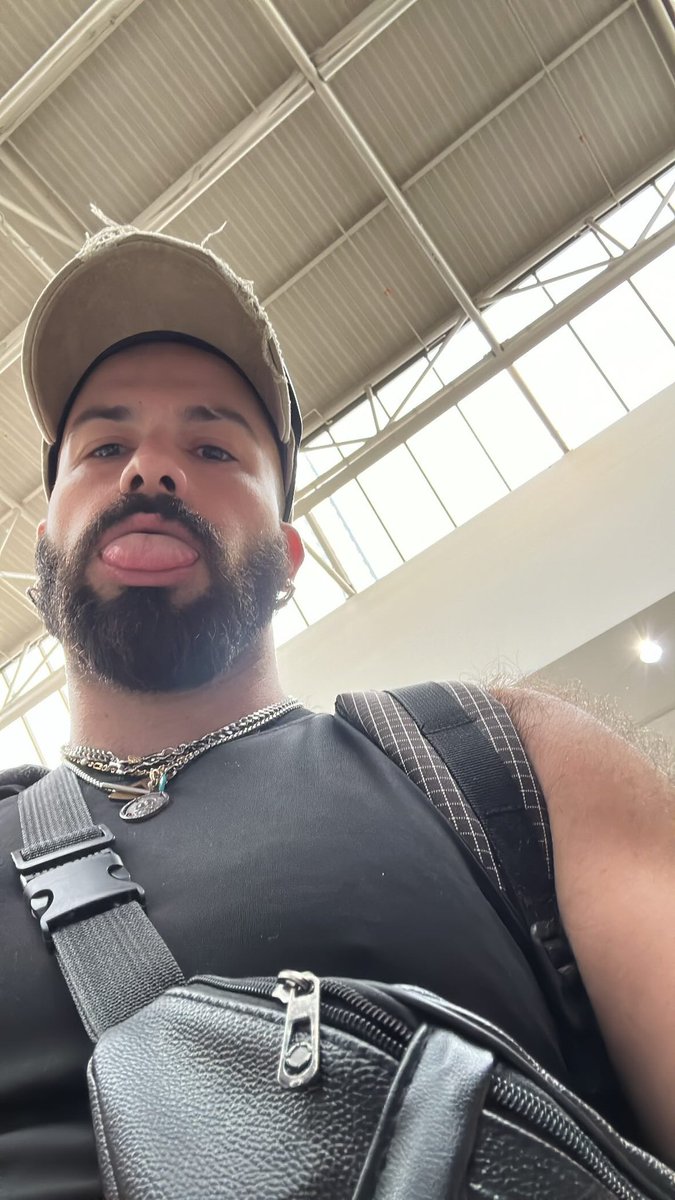 Back in Greece. HMU! 🤙 🍆