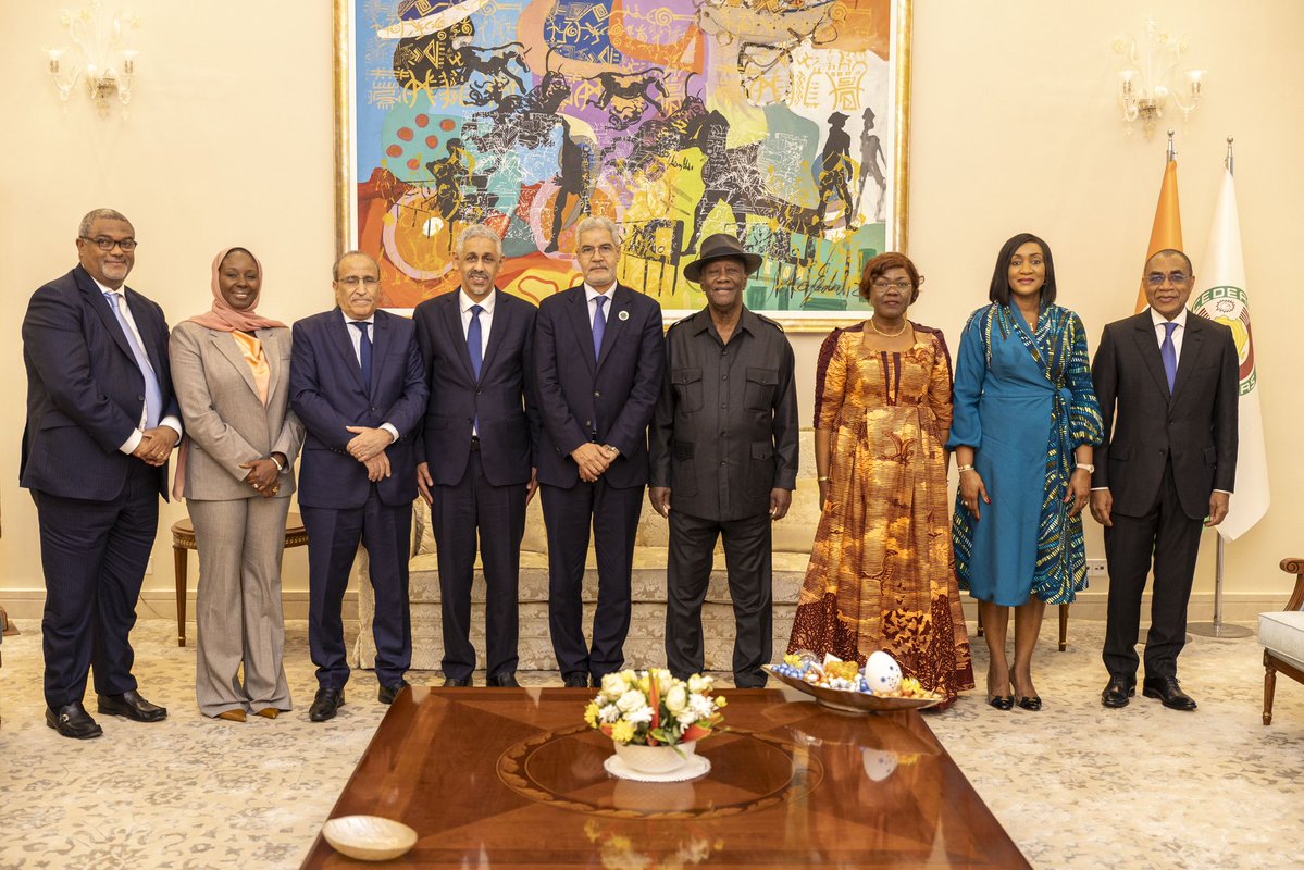 Presidenceci (@presidenceci) on Twitter photo À l'issue d'un entretien avec le Président de la République, <a href="/AOuattara_PRCI/">Alassane Ouattara</a>, une délégation mauritanienne conduite par le Ministre de l’Économie et des Finances, Sid' Ahmed Ould Bouh, et comprenant le Président élu de la BAD, Sidi Ould Tah,⤵️ À l'issue d'un entretien avec le Président de la République, <a href="/AOuattara_PRCI/">Alassane Ouattara</a>, une délégation mauritanienne conduite par le Ministre de l’Économie et des Finances, Sid' Ahmed Ould Bouh, et comprenant le Président élu de la BAD, Sidi Ould Tah,⤵️