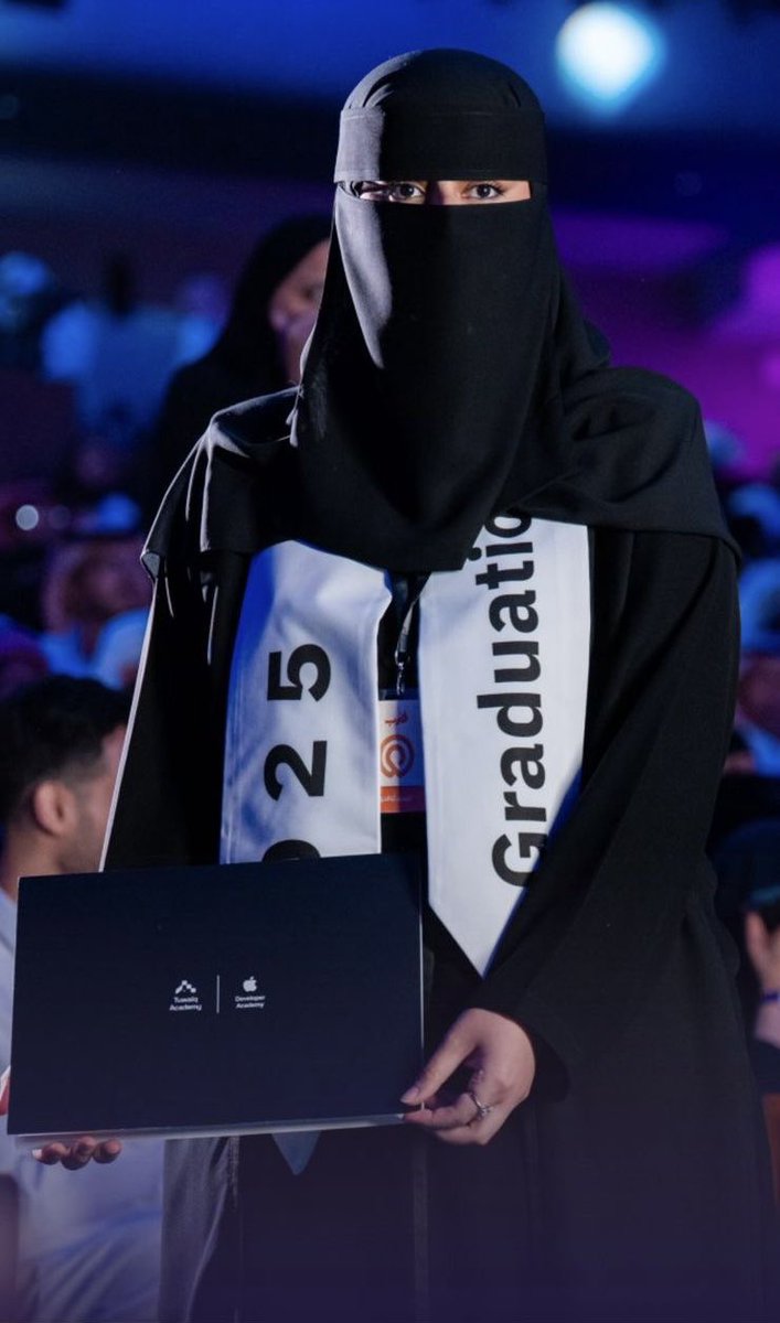 تم بحمد الله تخرّجي من <a href="/ADA_TWQ/">أكاديمية مطوري آبل - طويق</a> بعد عام من التعلم والتحديات والإنجازات. فخورة بهذه التجربة الغنية اللي كانت نقطة تحول في مساري. الجاي أعظم بإذن الله!

#AppleDeveloperAcademy #تخرج #تطوير_تطبيقات #iOS