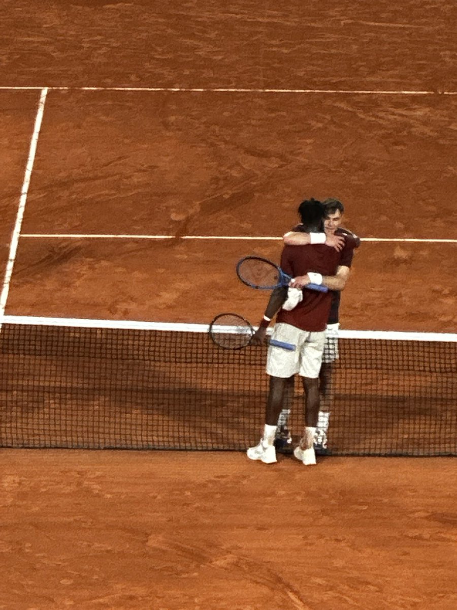 WHAT A WIN! 

Jack Draper ends Gael Monfils’ #RolandGarros with a fantastic 6-3, 4-6, 6-3, 7-5 win over the 38yo here on Chatrier. 

Incredible personally shown to comeback from 2-5 (and then 4-5 15-40) in this 4th set. Longgg hug at the net. 

Incredible level from both.