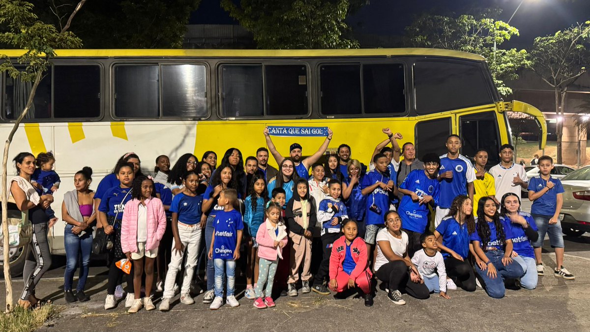 TFCFanatiCruz's tweet photo. Cumprindo nosso papel social, levamos ontem no Mineirão um ônibus com crianças e seus familiares, moradores da Vila Frigo Diniz, em Contagem, para acompanhar a partida do Cruzeiro na Sul-Americana. https://t.co/k5txRGVmG2