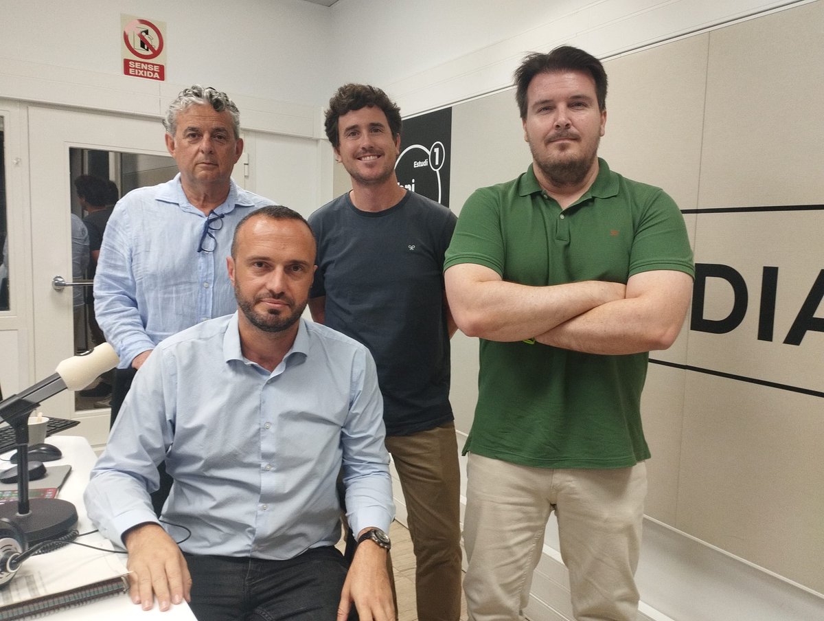 🗣️ Comença la tertúlia de #LíniaDeFons amb
<a href="/pacolloret_/">Paco Lloret</a> , <a href="/javi_teruel/">Javi Teruel</a> i <a href="/pacopolit/">Paco Polit ⚓️</a> 

🎙️Amb <a href="/GustavoClement/">Gustavo Clemente</a> 

📻 Ràdio: apuntmedia.es/directe/direct…

▶️Streaming: apuntmedia.es/directe/linia-…