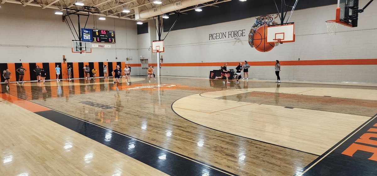 FORGELadyBball's tweet photo. The @MKB_35 era has begun at PFJH! We are thrilled to have her back at her old stomping ground. The future is bright! 
Go Lady 🐅 🏀 https://t.co/V8wQOXBkG4