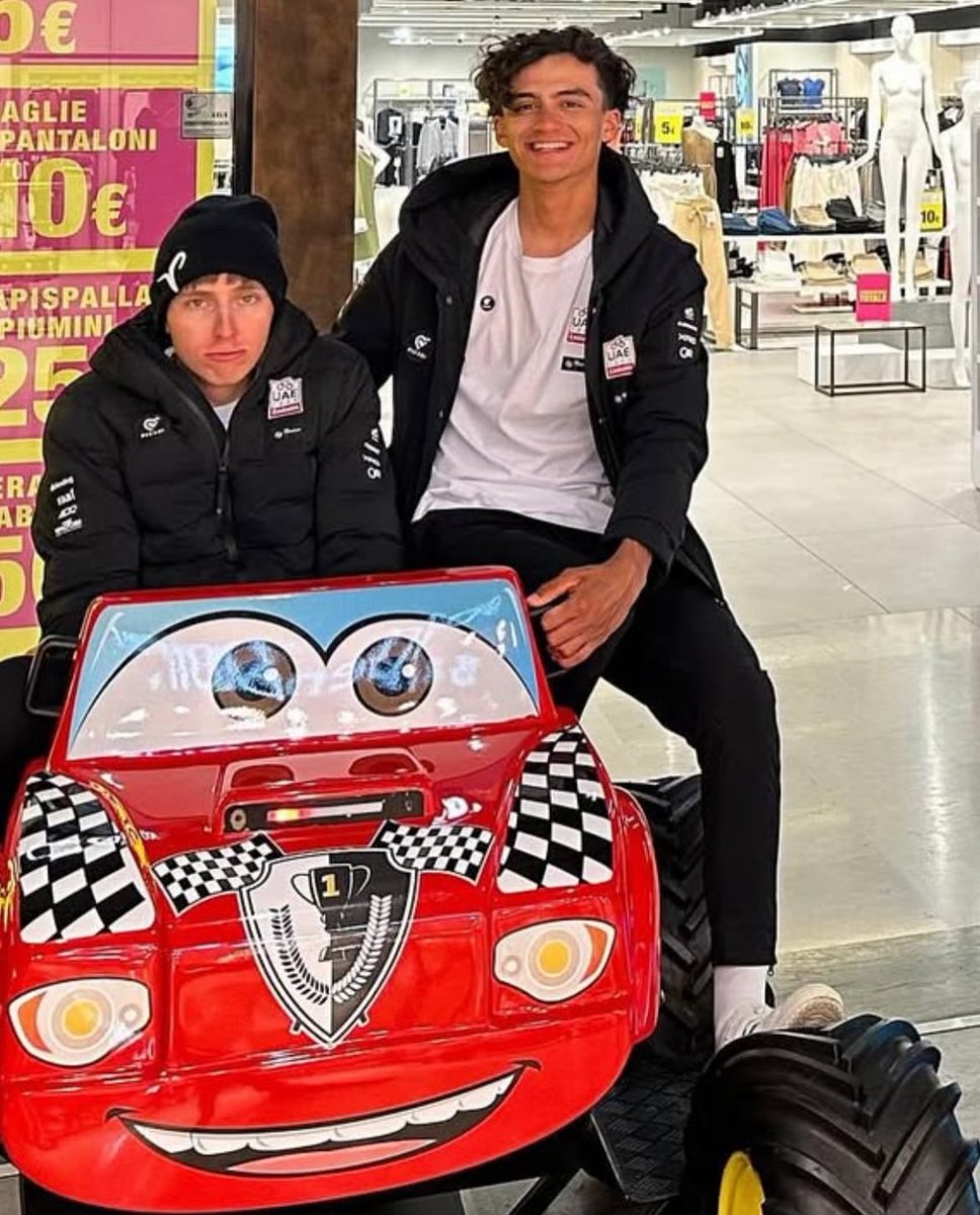 lucasaganronald's tweet image. Them 🥰

📷: pogacarfanclub