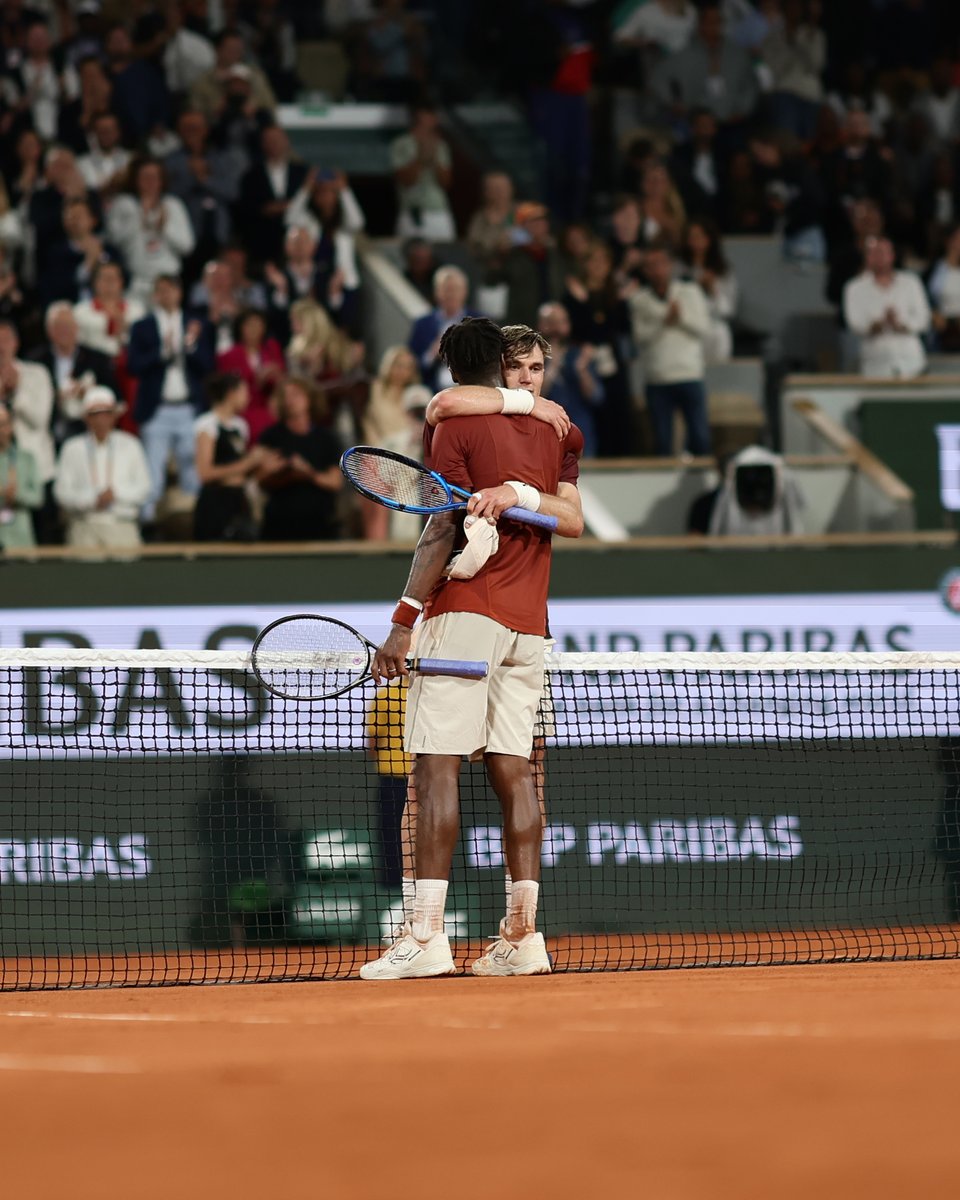 We live for moments like this 🧡

#RolandGarros