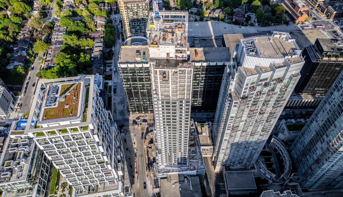 Forming work has now topped off at Y&amp;S Condos, the 38-storey residential tower in Toronto’s Yonge–Eglinton area. urbantoronto.ca/news/2025/05/y…

#Toronto #construction #architecture #condos