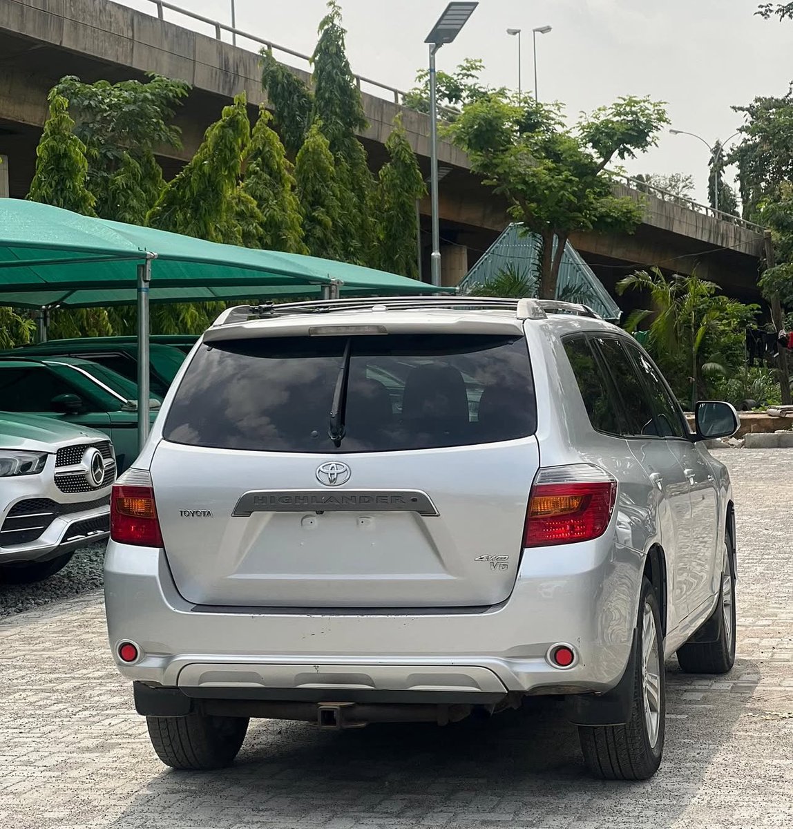PLEASE KINDLY REPOST IT COMES HIGHLY APPRECIATED 🙏🏽🙏🏽🙏🏽

EXTREMELY CLEAN FOREIGN USED 
TOYOTA HIGHLANDER 2009 MODEL
WITH ORIGINAL CUSTOM DUTY 
PRICE ||₦15,000,000. 
📍ABUJA
📱07049824292