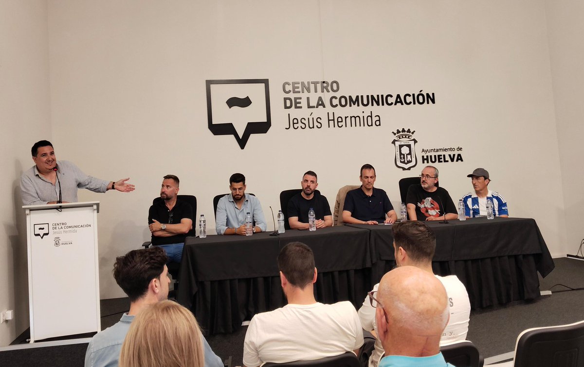 ¡Gracias @jotamitagaming por la invitación al evento de hoy y ojalá en próximas mesas podamos hablar de una situación más estable y feliz para nuestro Recre! 💙🤍💙