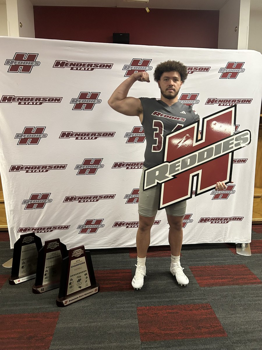 Blessed to have the opportunity to come out on a visit, thank you to the whole coaching staff <a href="/ReddiesFB/">Henderson State Football</a> <a href="/CoachCareyDL/">Darius L Carey Jr.</a> I am also blessed to receive an offer!!