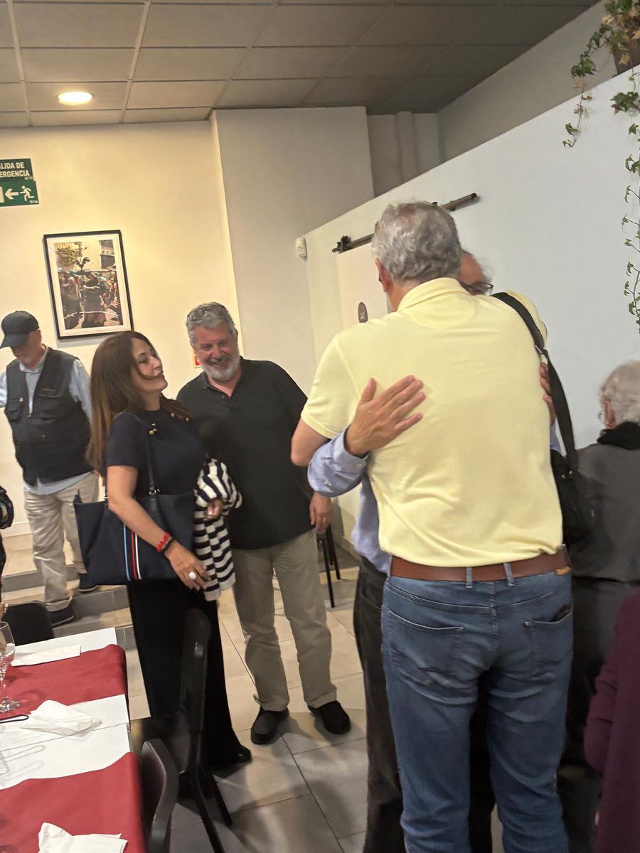 "Hola Jordi, com estàs?" Un immens plaer retrobar al President Quim Torra al sopar de <a href="/3aJoventut/">3a Joventut x la República</a> per la República. Defensa de la llengua catalana amb deures per tothom. Si fallem perdrem el més important de la nació.
Li he dit que a #Tarragona treballem dur i li he parlat de