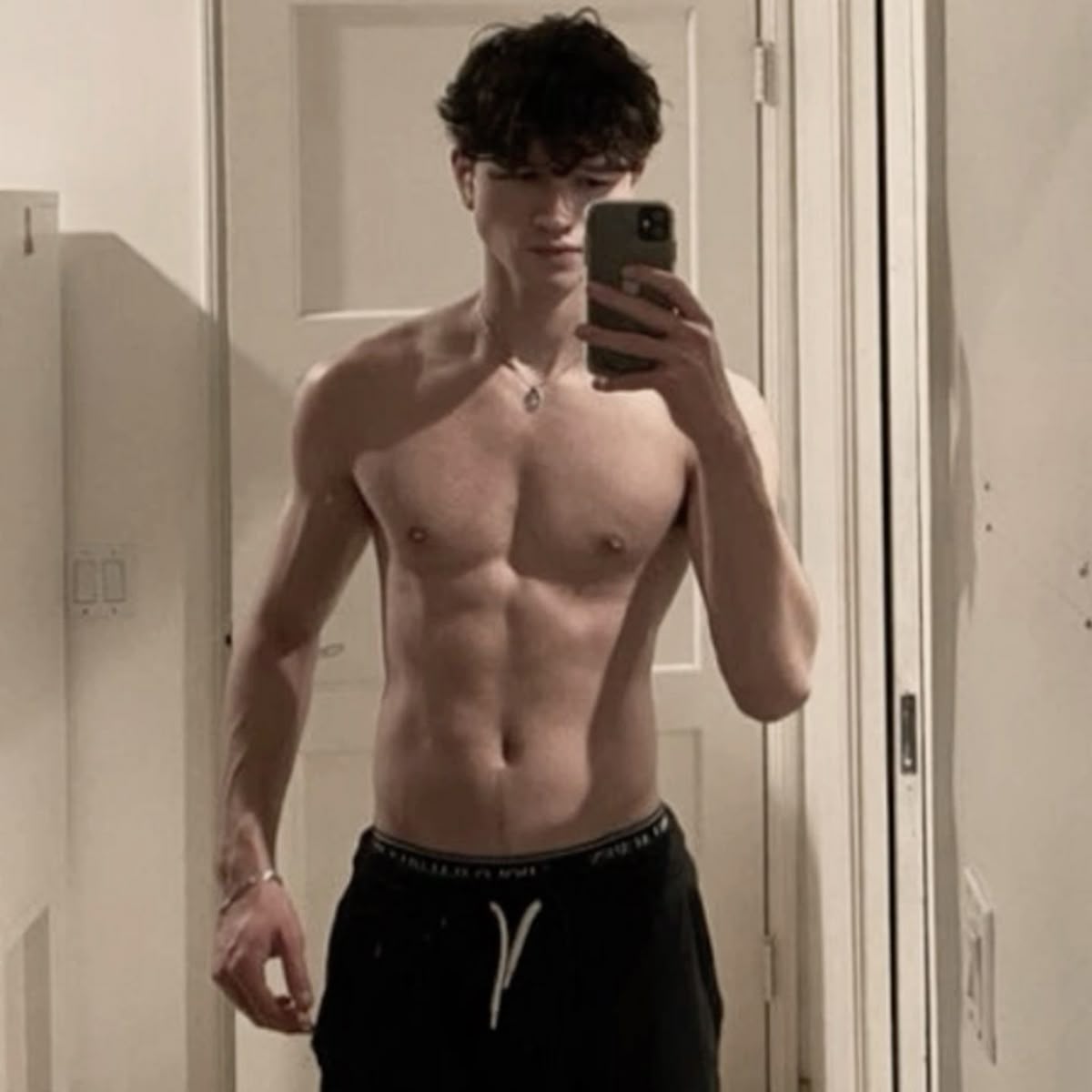 DELUXEBRXT's tweet photo. ㅤ
                           𝘓𝘢𝘵𝘦 𝘯𝘪𝘨𝘩𝘵 𝘸𝘰𝘳𝘬 𝘰𝘶𝘵𝘴 >>
ㅤ https://t.co/eJdhi9D1vj