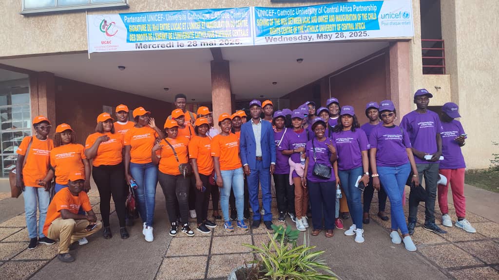 ALIROU's tweet image. À l'invitation de @UNICEFAfrica , j'ai pris part avec des volontaires de @FamilyClub237 à l'ouverture du Centre de droits de l'enfant à @Ucac_fssg ce mercredi 28 mai 2025
@237online