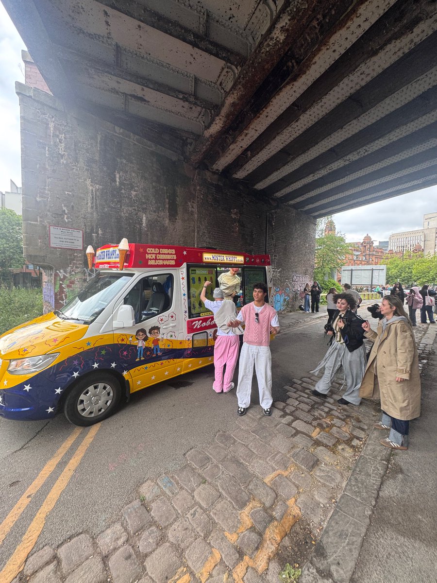 ✦⋆͙̈ ↪ WEVERSE ↷

LOVED SEEING YOU GUYS AT THE SWEET ICE CREAM EVENTS! WAS VERY FUN!

#dear_ALICE #dearALICE #ollyquinn