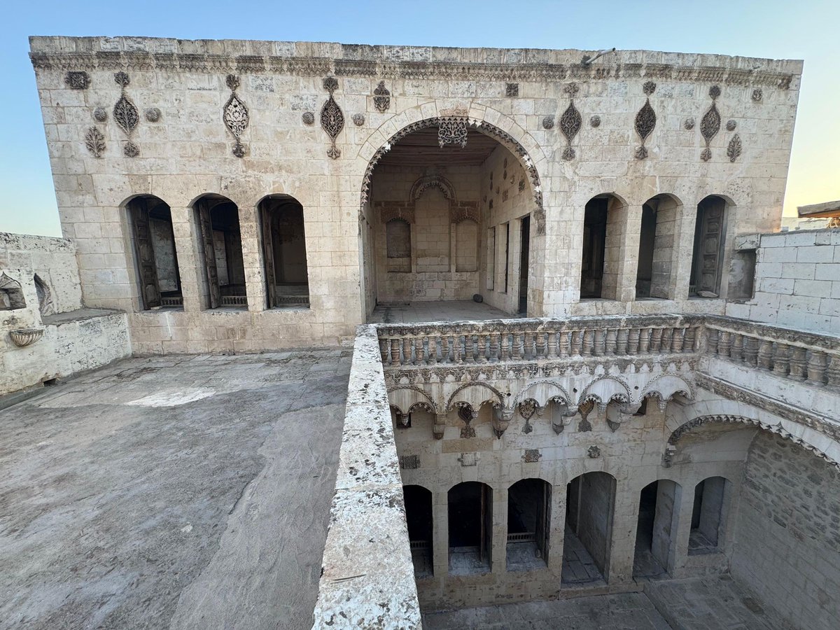 Urfa'da 1845 ’li yıllardan itibaren dönemin Protestan kilisesinin papazlarının ibadet ve istirahat etmek için kullandığı Melekler Evi, restore edilip ayağa kaldırılacağı günü bekliyor.