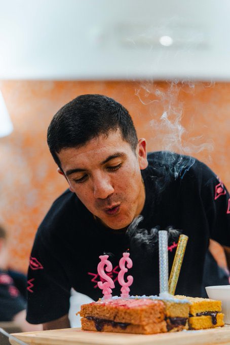 Richard Carapaz M (@richardcarapazm) on Twitter photo El mejor sitio para cumplir años <a href="/giroditalia/">Giro d'Italia</a> 🇮🇹🎂 Haciendo lo que más me gusta con la gente que disfruta y vive al 100 🚂🇪🇨👊🏾👊🏾
📸 <a href="/visualsofharry/">Harry Talbot</a> El mejor sitio para cumplir años <a href="/giroditalia/">Giro d'Italia</a> 🇮🇹🎂 Haciendo lo que más me gusta con la gente que disfruta y vive al 100 🚂🇪🇨👊🏾👊🏾
📸 <a href="/visualsofharry/">Harry Talbot</a>