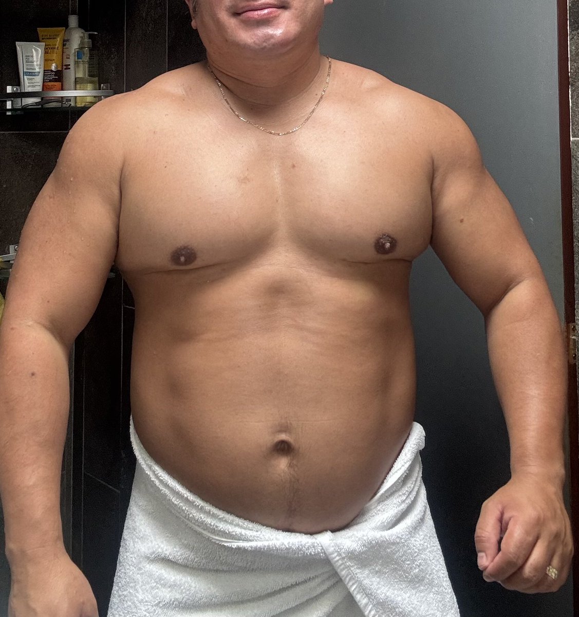 Shower 💦💦💦 
#hormy #shower #chest #nudes