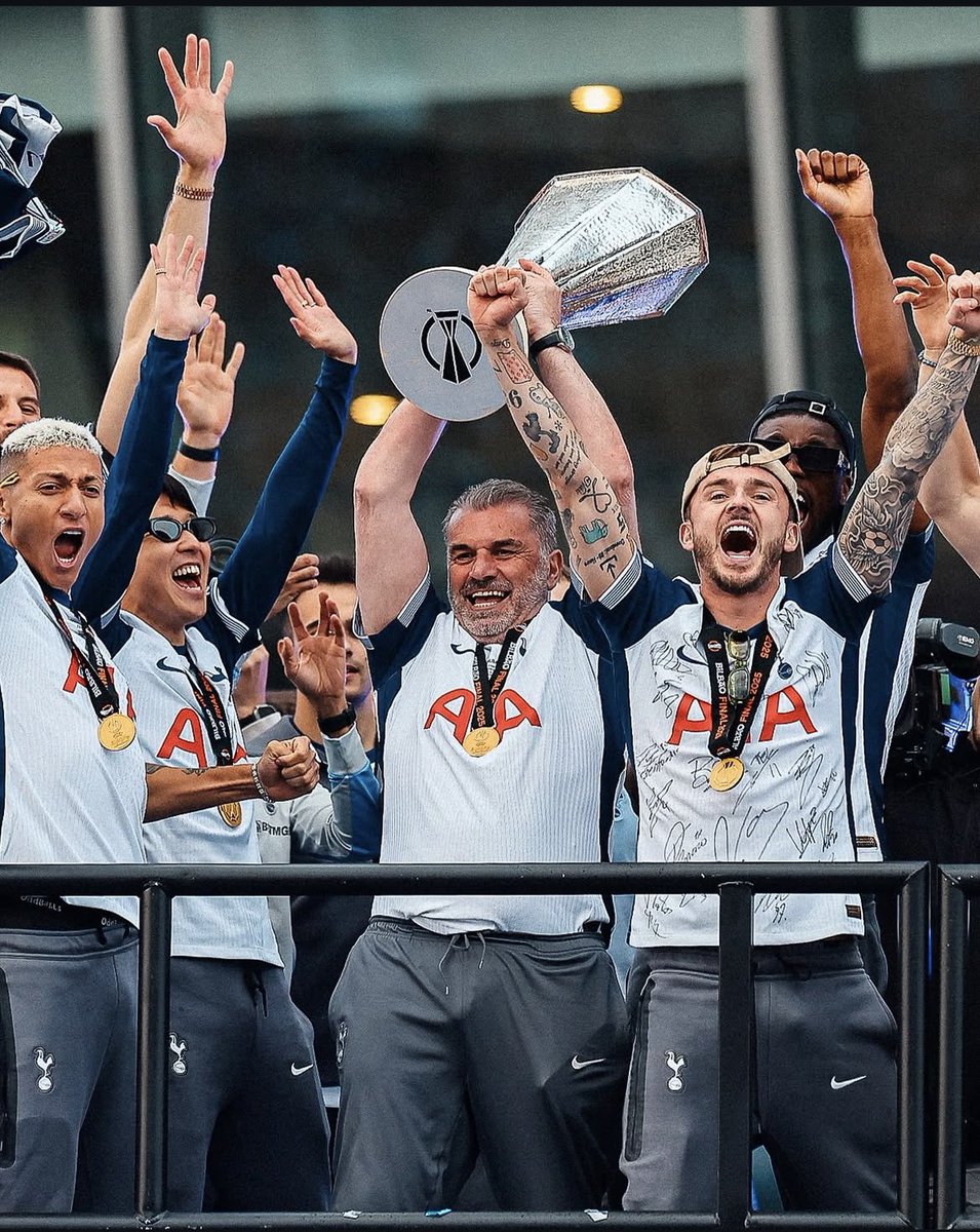 THFCt1's tweet photo. The fact I still see Ange In/Ange out debates on my timeline is blowing my mind. I could sit here and argue with anyone for hours why he is the man that will bring us to glory days. Would go to fucking war for the geez.
I know who my manager is.
#AngeIn
#AngePostecoglu
#Spurs https://t.co/H4kVYva8iH