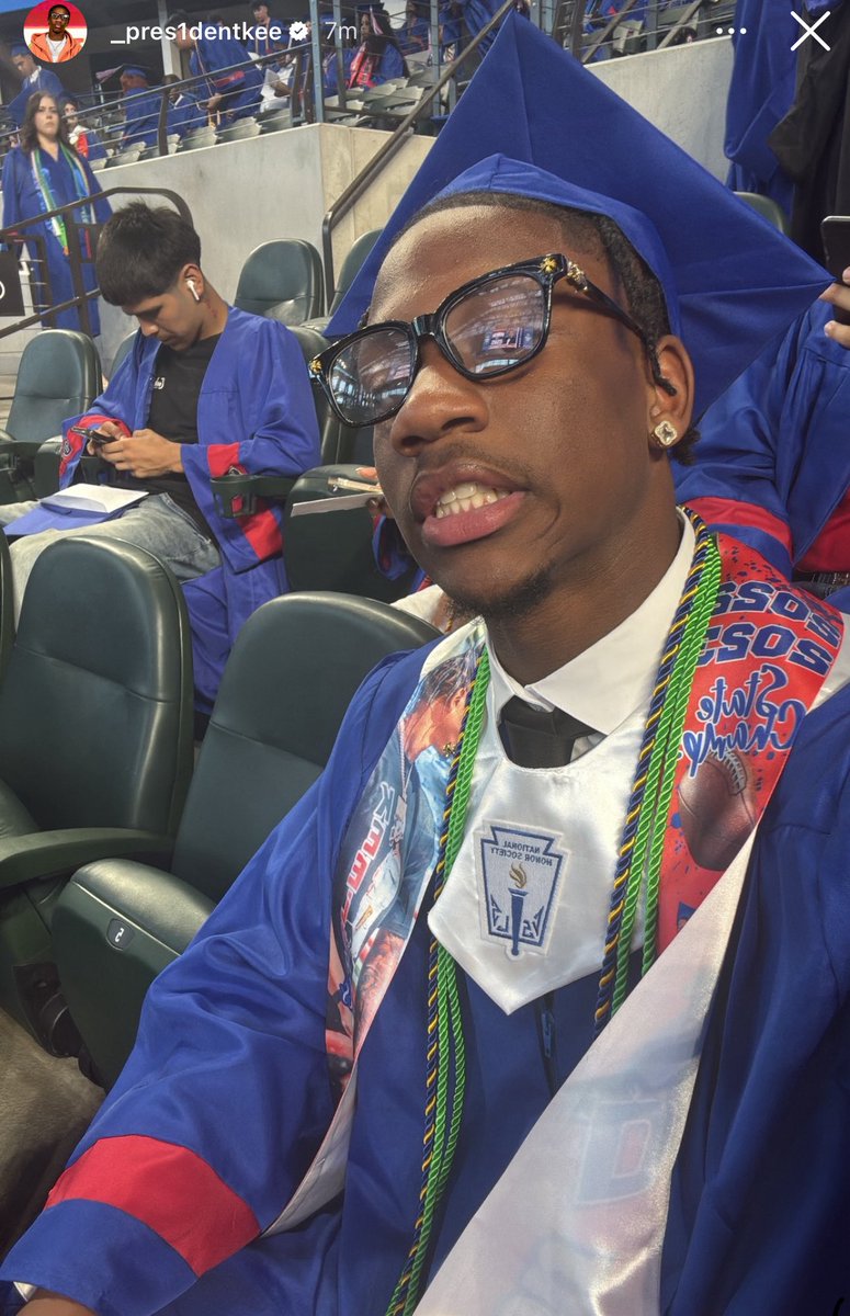 Big night for Alabama freshman quarterback Keelon Russell, who is graduating from <a href="/Duncanville_HS/">Duncanville High School</a> with two state championship rings &amp; many more accolades.

📸 <a href="/Pres1dential/">Keelon “Dot em” Russell</a>