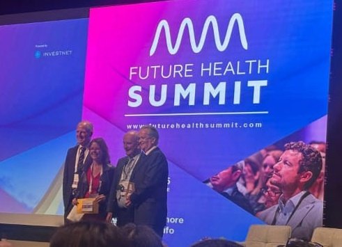 Ann McBrien (@annmcbrien_) on Twitter photo So proud to see my friend and fellow metastatic breast cancer patient, <a href="/SiobhanGaynor/">Siobhan Gaynor</a>, receive 'Outstanding Contribution To Irish Healthcare' award today.
Such a wise, determined lady who has worked tirelessly to lead change for cancer patients across the island of Ireland. So proud to see my friend and fellow metastatic breast cancer patient, <a href="/SiobhanGaynor/">Siobhan Gaynor</a>, receive 'Outstanding Contribution To Irish Healthcare' award today.
Such a wise, determined lady who has worked tirelessly to lead change for cancer patients across the island of Ireland.