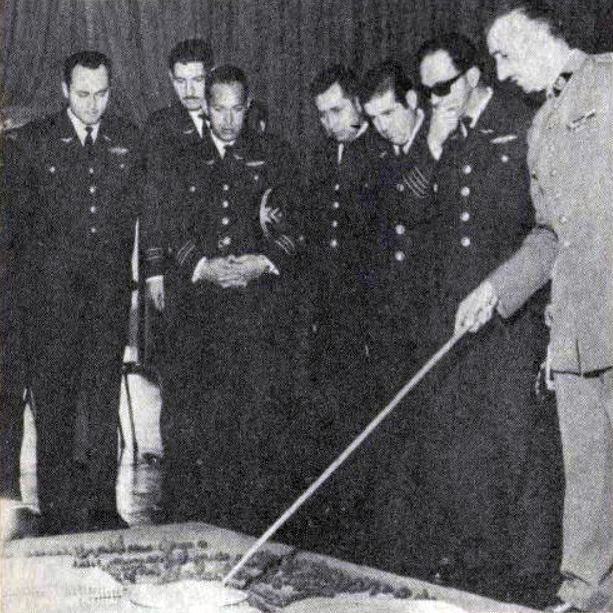 Visita de la Escuela de Aviación a la Escuela Militar en retribución a una visita previa. Tras un recorrido encabezado por los coroneles Leigh y Labbé, se realizó un torneo deportivo amistoso: ganó Aviación por equipos, y la Escuela Militar en lo individual, 30 de agosto de 1968.