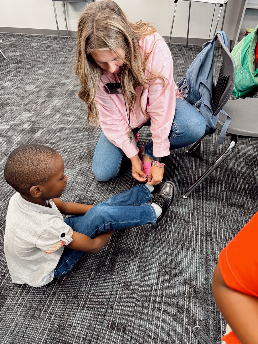 First Day of KSAT ✅ 

Grateful for am duty- to help open doors this morning and welcoming these sweet littles to summer learning term ☀️ 

Also our KSAT Principal, <a href="/AGFaubs/">Amanda Faubion</a> is amazing- candid picture of her helping one of my kids tie their shoes 🥰

#KSAT
#FaldynKSAT
<a href="/KatyISD/">Katy ISD</a>