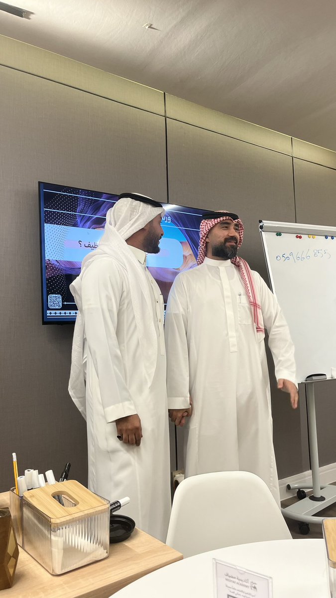 لقاء اليوم ودورة اليوم كانت مختلفة بالنسبة لي✍️

وكانت بعنوان #تحديات_التوظيف الجلسة كانت مفعمة ومفيدة مع الأستاذ وائل و استاذ بندر الحارثي وما قصروا في شرحهم لبرنامج لينكدن وكيف نستفيد منه مهنيًا 📊

شكرًا <a href="/MedyafSa/">مضياف | Medyaf</a> على هذي الدورة الجميلة 🙏