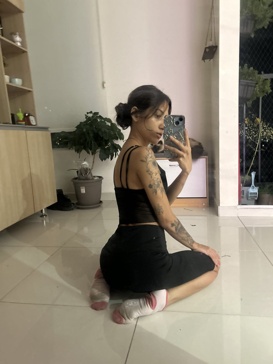 urgoddesskorrah's tweet photo. Du bist ein Fußlecker oder Penislecker
#zahlfotze #rtgame #zahlsklaven #cashmaster #paypig #herrin #loser #zahlschwein #fetter #paydog #findommegoddess
#blackmail #brainfuck #zahlfürmeinenluxus https://t.co/cskxMBHvPx