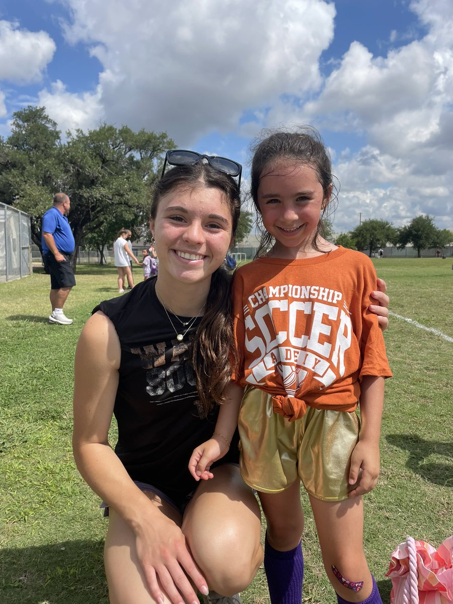 Audrey Savoie (@audreymsavoie) on Twitter photo <a href="/WWGirlsSoccer/">WestwoodGirlsSoccer</a> attracts the best people! I had so much fun at camp this week with the future warriors!
#SKOWOOD 👌 👌 <a href="/WWGirlsSoccer/">WestwoodGirlsSoccer</a> attracts the best people! I had so much fun at camp this week with the future warriors!
#SKOWOOD 👌 👌