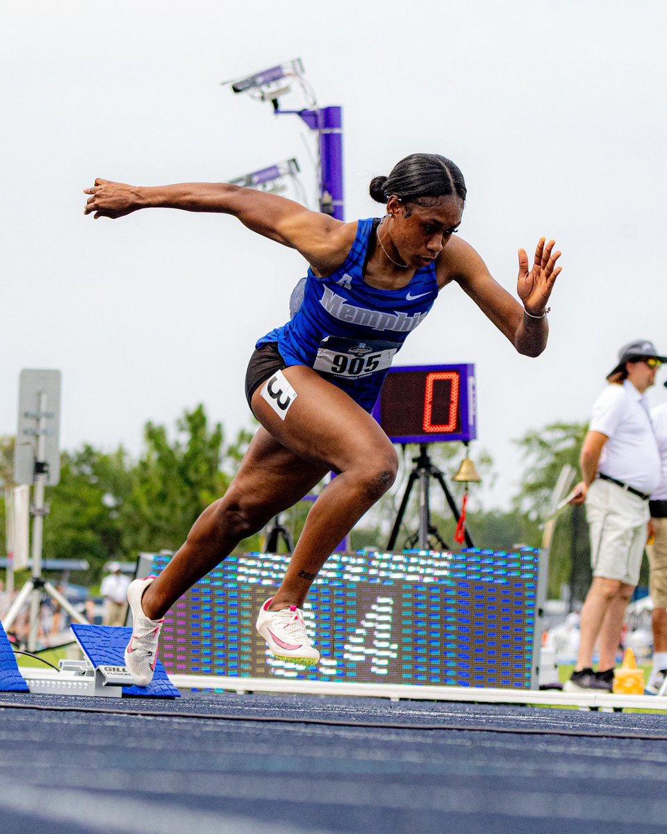 NCAA East Regional | Women’s 400m

Dejona is moving on to the final after tying her PR of 52.69 ⚡️⚡️