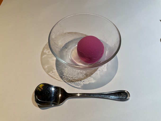 セレクトしきれない
朝から詰め込みすぎても後で酷いことになりそうだし、オヤツいただいて早めに退散しておこう 