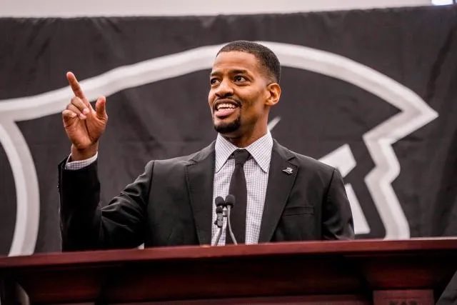 FriarFlashbacks's tweet image. Kim English showed ownership when it came to last season

“Ultimately took the blame for all that went wrong last year”

#PCBC #PCBB #Friars 
(@friarchewwy)