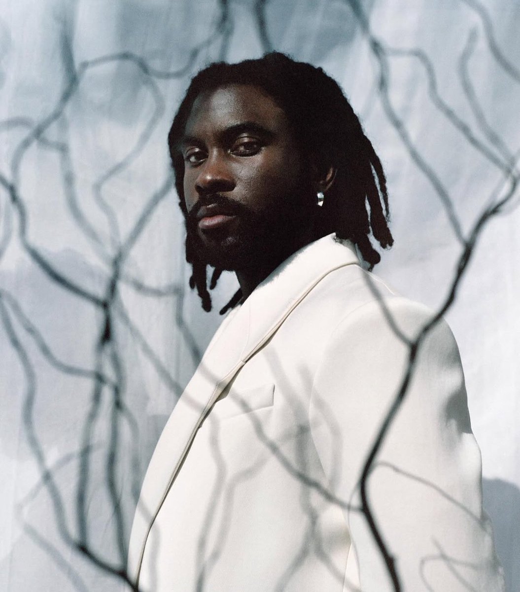 DamsoNetwork's tweet image. Merci à cet artiste de ramener une bouffée d’air frais dans ce rap jeu, à chaque sortie d’album.