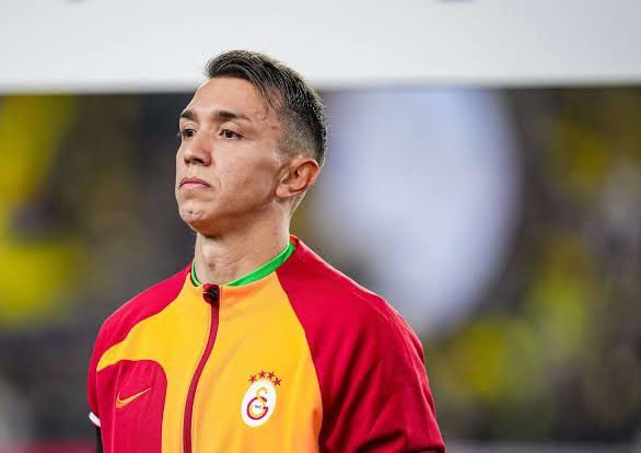 Türk futbolu sadece çok iyi bir kaleciyi değil, aynı zamanda ahlaklı ve mükemmel bir karakterede veda edecek..

Türk futboluna &amp; <a href="/GalatasaraySK/">#5YıldızlıŞampiyon ⭐️⭐️⭐️⭐️⭐️</a> kattığın başarılar için; 
Teşekkürler <a href="/1_Muslera_25/">Fernando Muslera</a>  🧤⚽️🦁💊