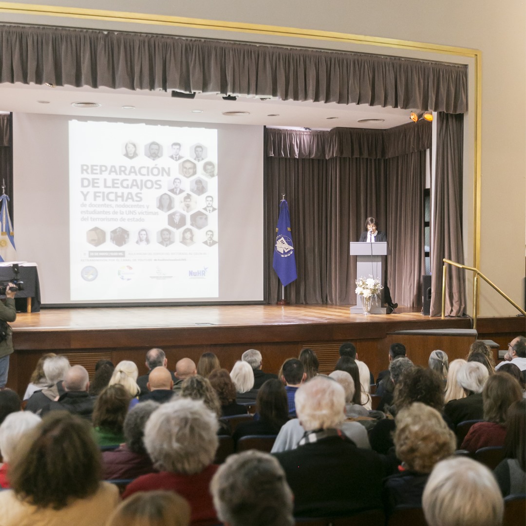Ayer acompañé un acto profundamente necesario en la Universidad Nacional del Sur: la reparación de legajos de estudiantes, docentes y no docentes víctimas del terrorismo de Estado de la última dictadura cívico militar y  eclesiástica.