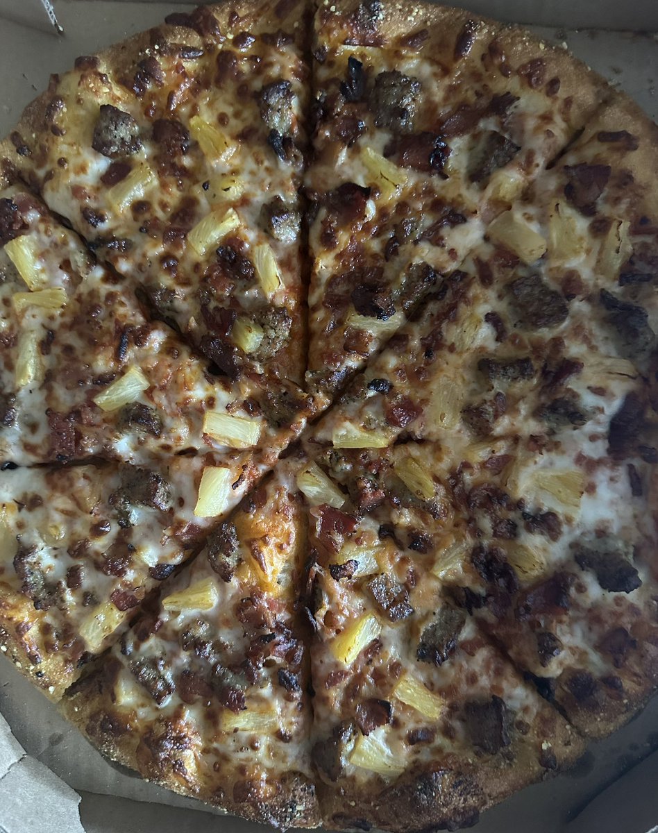 DaniHealz333's tweet image. 🥰🥰🥰✨Bacon, Italian sausage &amp;amp; pineapple #Linner