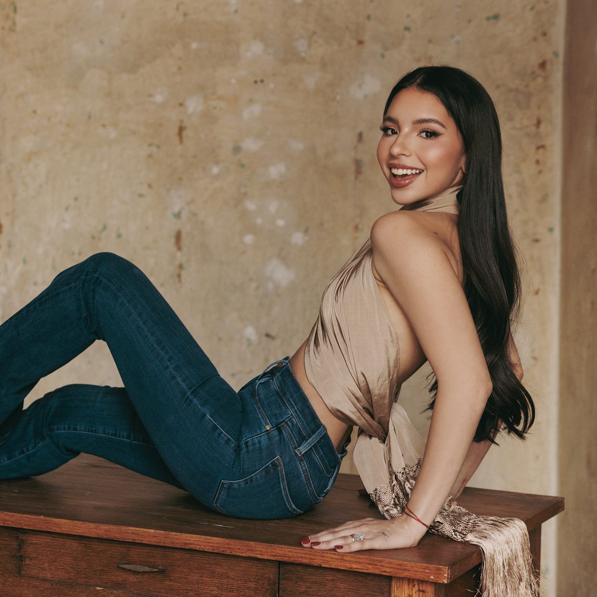 Apple Music (@applemusic) on Twitter photo .<a href="/AngelaAguilar__/">Ángela Aguilar 🇲🇽</a>’s new album is a return to self. Listen to Nadie Se Va Como Llegó here: apple.co/NSVCL .<a href="/AngelaAguilar__/">Ángela Aguilar 🇲🇽</a>’s new album is a return to self. Listen to Nadie Se Va Como Llegó here: apple.co/NSVCL