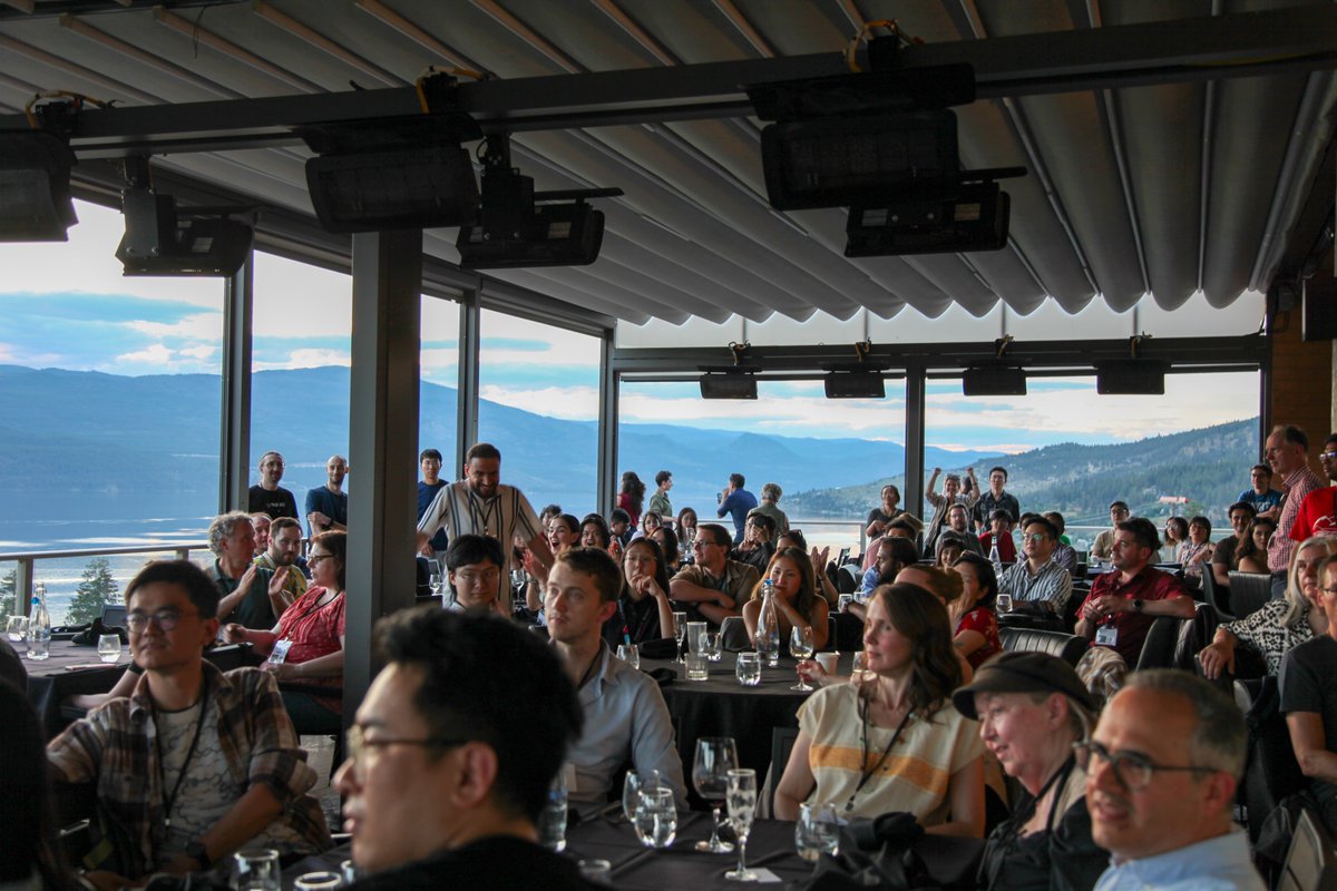 GraphxInterface's tweet image. Glimpse from the GI dinner! #GI2025