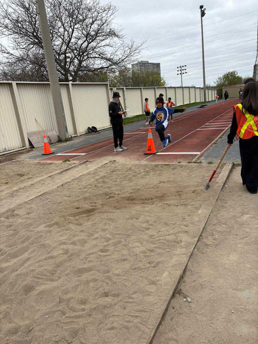 LesconSchool's tweet photo. Our students had another great year at the TDSB Track and Field Day! Thanks to all our coaches for your dedication. https://t.co/RMyX0vf4yp
