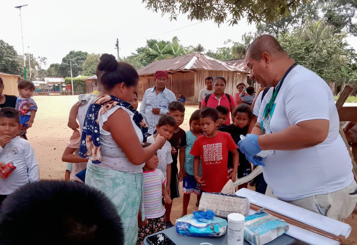 AlBarrancominas's tweet photo. La salud llegó hasta la comunidad de Carpintero 💪🏼🚤

El equipo de Enfermedades Emergentes y la Comisaría de Familia realizaron una jornada de desparasitación y educación preventiva para 50 niñas, niños y jóvenes de 1 a 14 años.

#SeguimosAvanzando https://t.co/YmrsmoI5M8