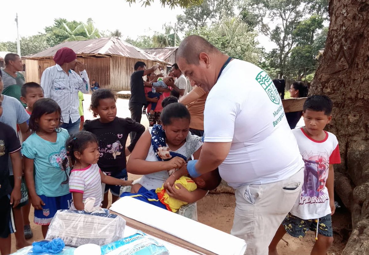AlBarrancominas's tweet photo. La salud llegó hasta la comunidad de Carpintero 💪🏼🚤

El equipo de Enfermedades Emergentes y la Comisaría de Familia realizaron una jornada de desparasitación y educación preventiva para 50 niñas, niños y jóvenes de 1 a 14 años.

#SeguimosAvanzando https://t.co/YmrsmoI5M8