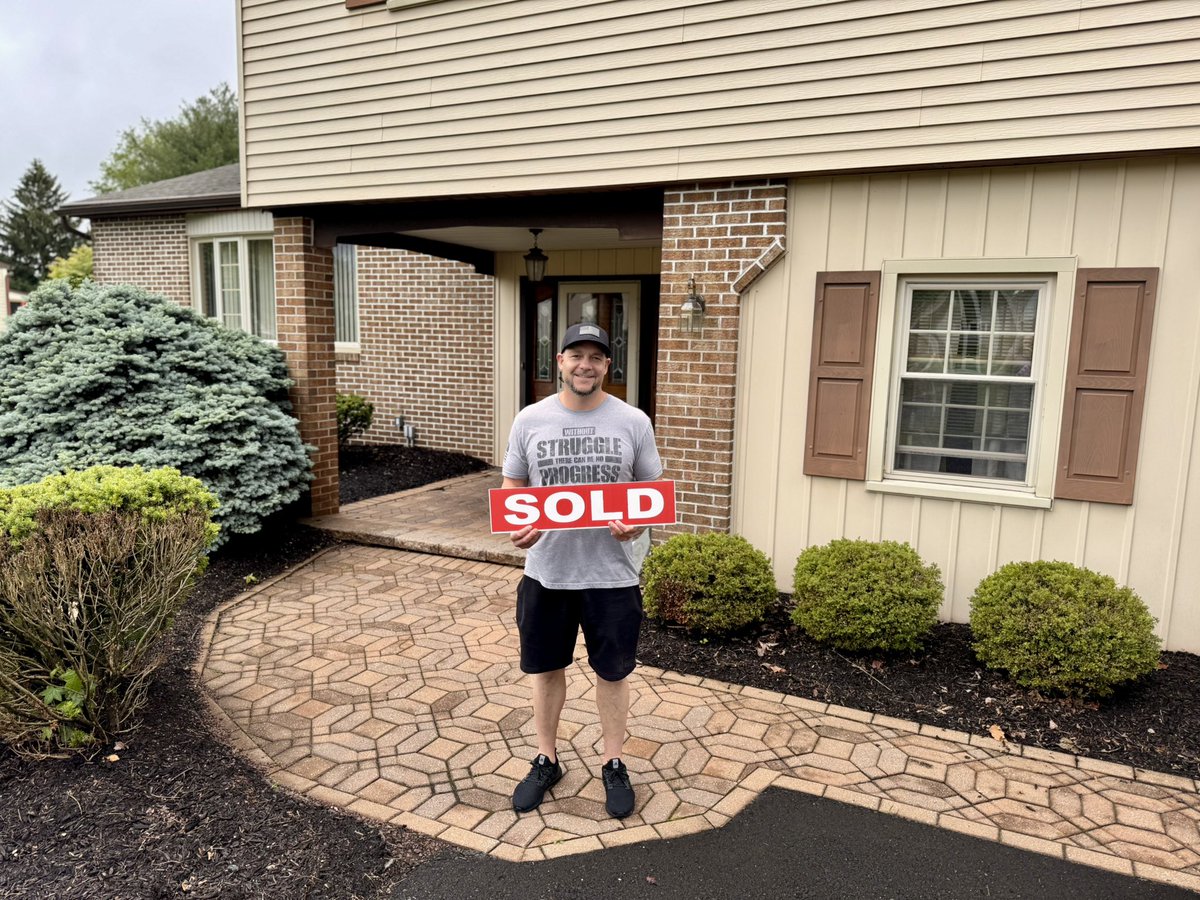 GeorgeMaynes's tweet photo. It’s always fun working with this guy! Huge congratulations to Jon on the sale of his home in Rockledge and settlement of his incredible new home in Richboro  The kids are going to love the new massive pool. Cheers Brother! 🇺🇸💪🍺🍺 😎🙏 https://t.co/WM9YmKNwUf