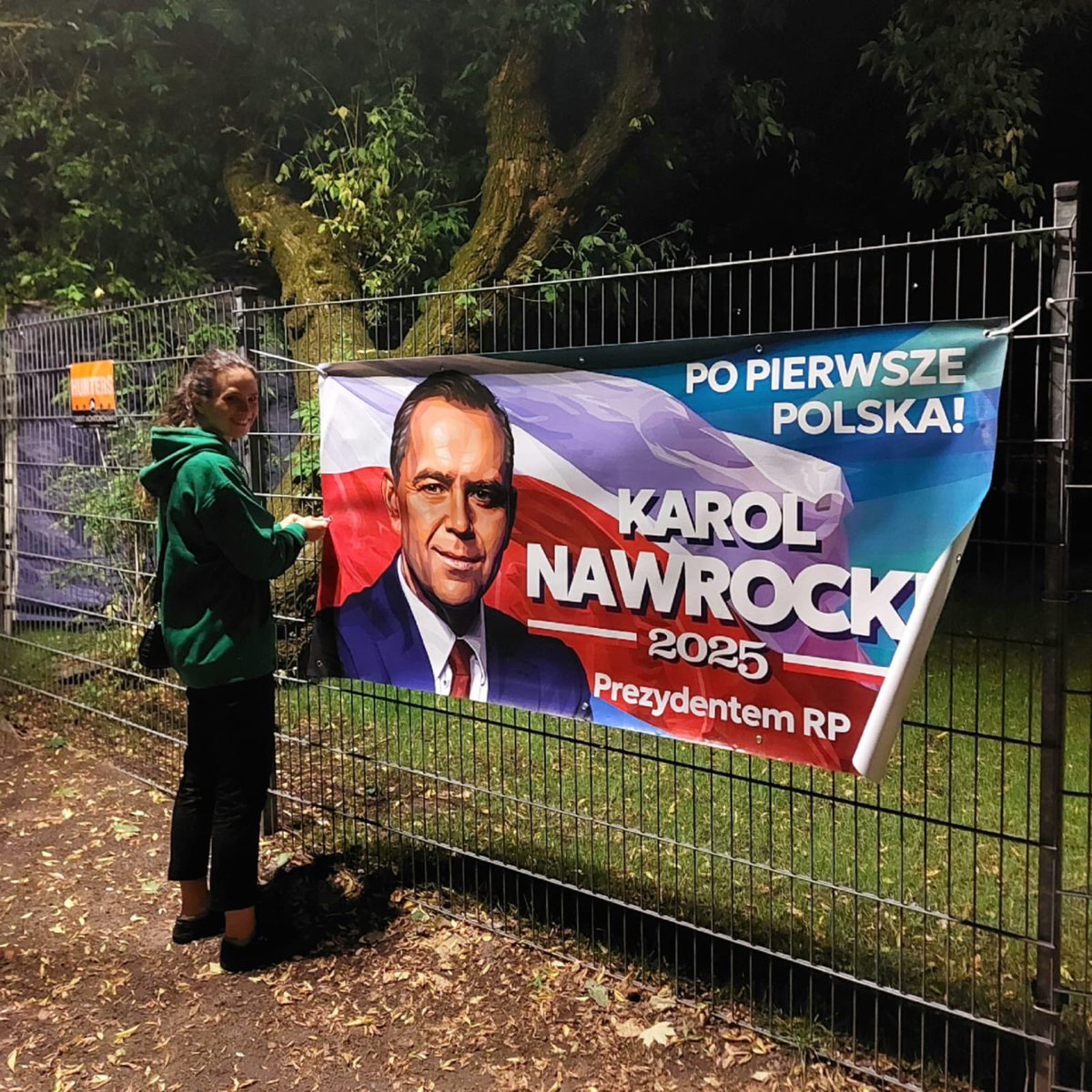 ⏱️Odliczanie ostatnich 2️⃣4️⃣ godzin kampanii czas zacząć ‼️

A jak? Najlepiej moim ulubionym kampanijnym zajęciem - banerowaniem na mojej ukochanej Ochocie 💪🏼🔥 

#Nawrocki2025 
#KobietyZaNawrockim 
#ByleNieTrzaskowski