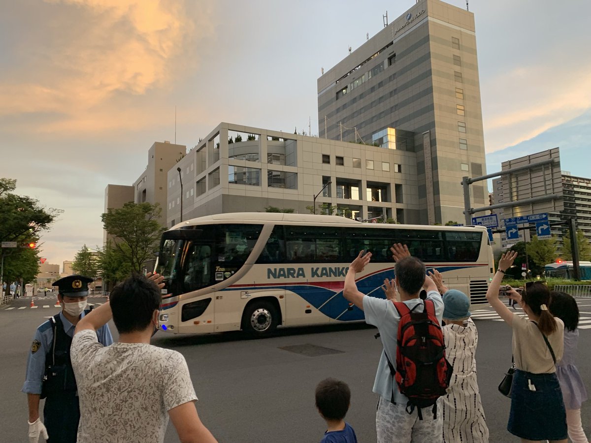 bobobooochan's tweet image. 懐かしいですね〜。選手やスタッフも本当はダメだけど選手村から出てきてマルエツで買い出ししたりUberの受け取りとかしてた。晴海民で開会式のお見送りをしたのもいい思い出！ #TOKYO2020