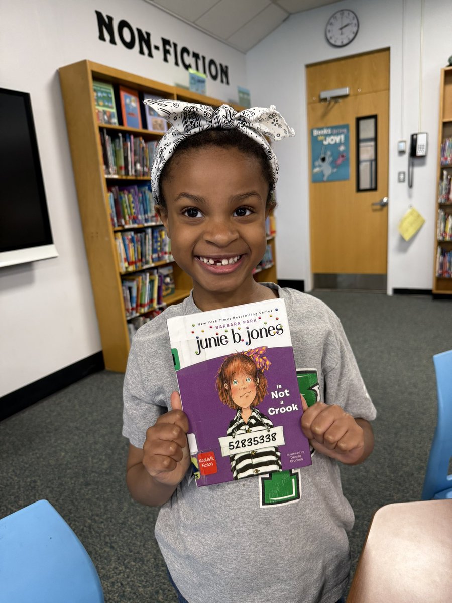 SindicicJamie's tweet photo. Today, we saw the Junie B. Jones musical and then had library. Can you tell our new favorite series? 📚 https://t.co/NOTfvbcgGF